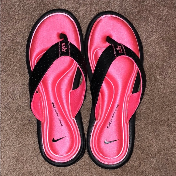 nike squishy flip flops